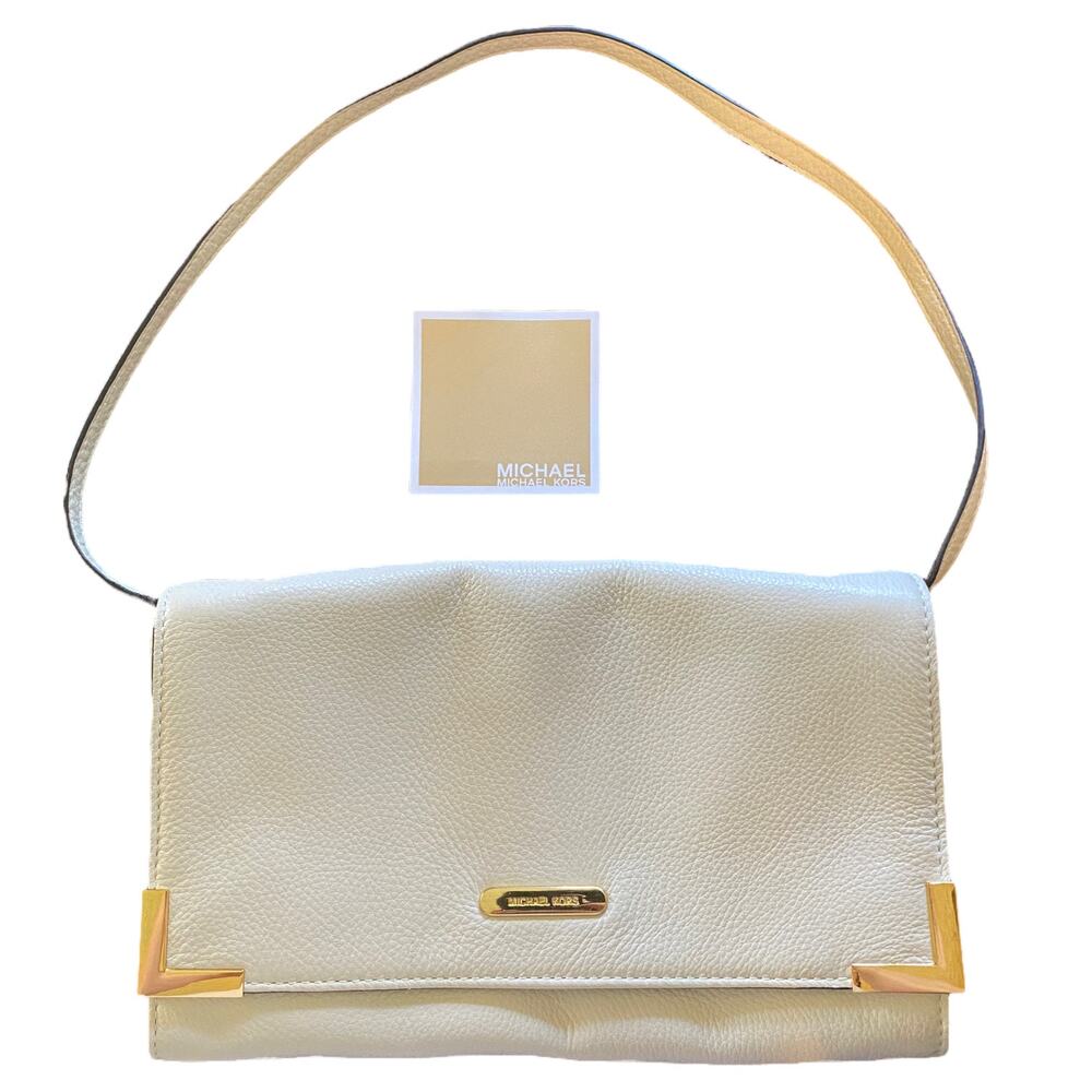 Michael Kors EUC Off White Pebbled Leather Clutch Purse